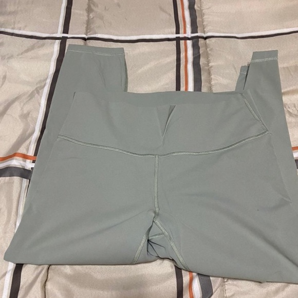 lululemon cropped leggings - Picture 3 of 5